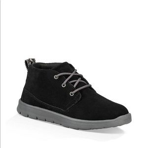 Used Boys UGG Suede Canoe Sneaker